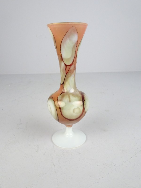 Vintage vaas uit Opaline glas. (23 cm hoog.)