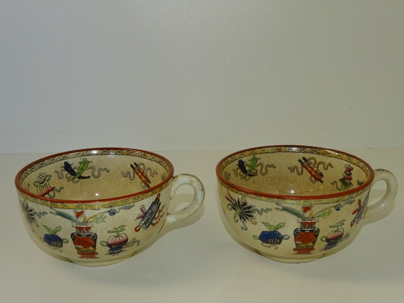 Twee Antieke Porseleinen Tassen, Societe Ceramique Maestricht Potiche
