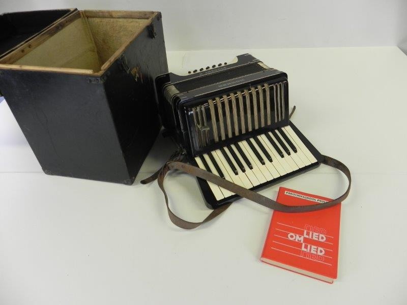 Hohner Student II Accordion De Kringwinkel