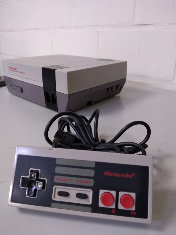 NES (Nintendo Entertainment System)