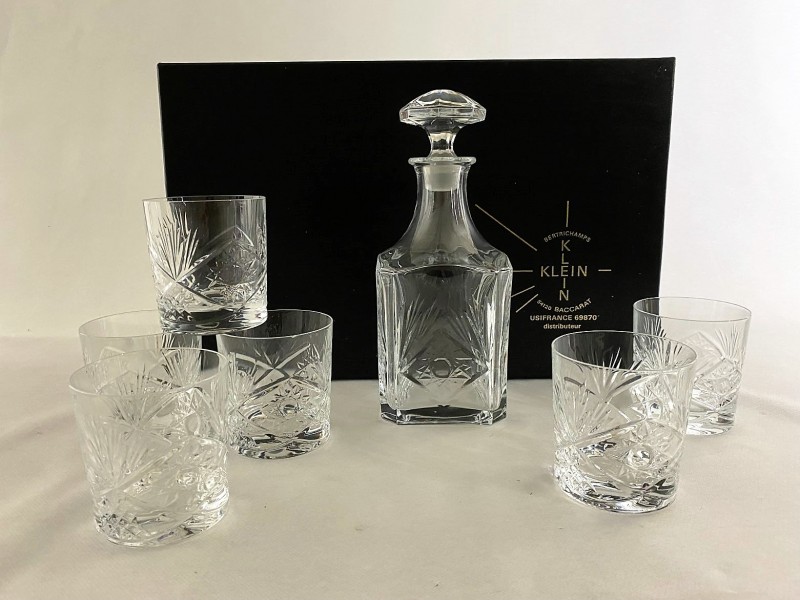 BACCARAT (E) - 6 kristallen whisky glazen met karaf gemaakt door Cristallerie Valéry Klein.