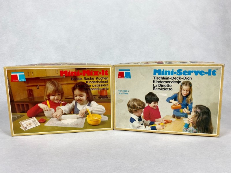 Twee sets vintage Tupperware Toys in de originele doos