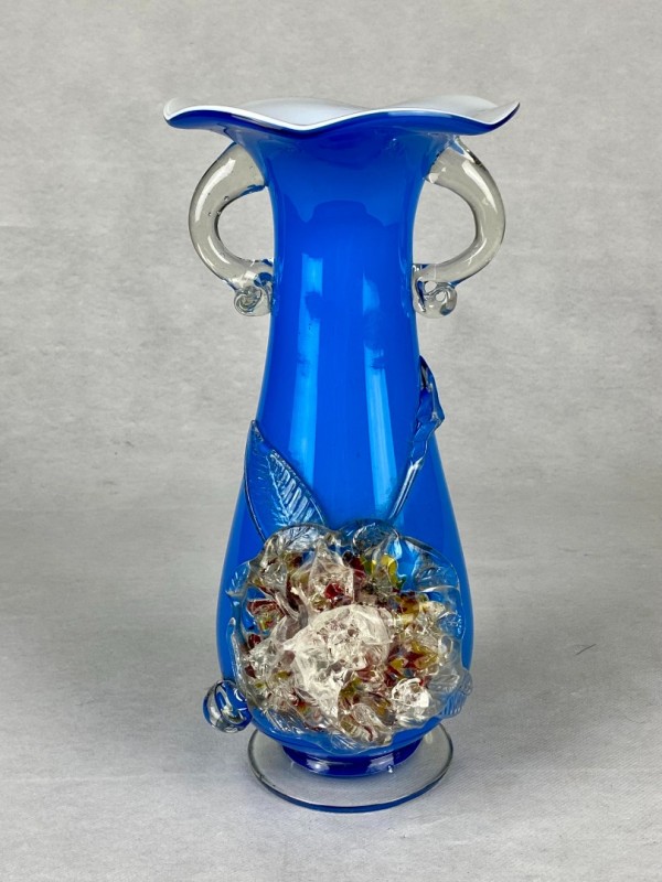 Het apparaat Van Conciërge Italiaanse blauwe glazen vaas met gekleurde bloem en twee oren - De  Kringwinkel