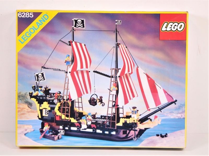 Betsy Trotwood Sui Amuseren Vintage LEGO doos 6285 - Piratenschip - compleet - De Kringwinkel