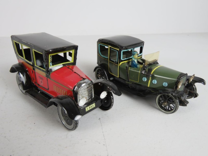 Vintage toy: 2 auto’s uit blik.