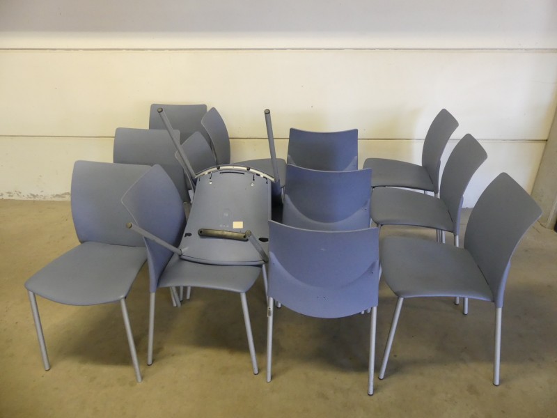 Stapelbare stoelen design Josep LLusca for Enea