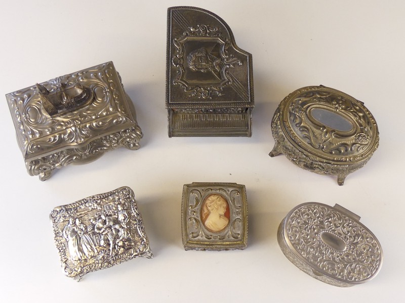 6 vintage  juwelen - of snuisterijendoosjes