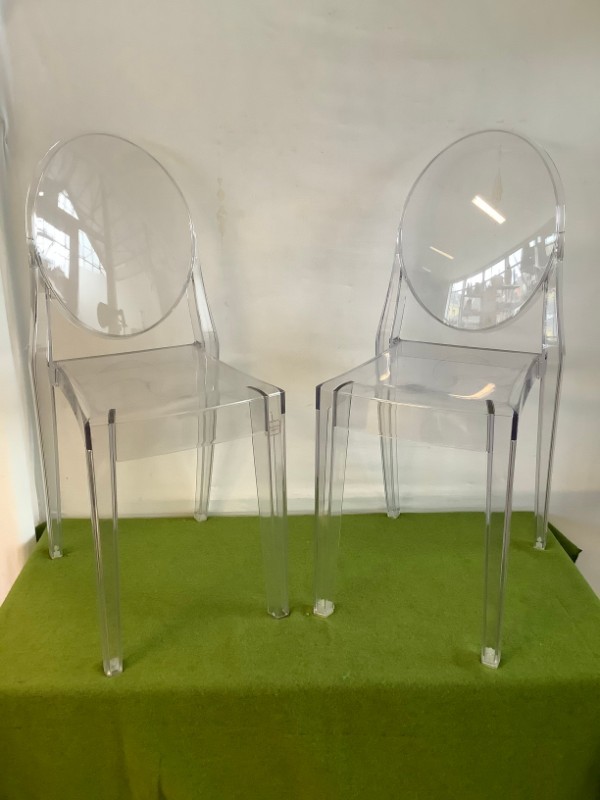 Dwingend afgunst speelgoed Twee transparante stoelen Kartell - De Kringwinkel